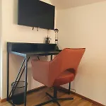 & Business - 3-bedroom House Апартаменты Карлсруэ