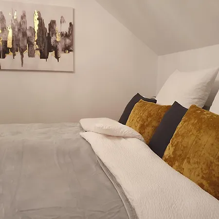 & Business - 3-bedroom House *