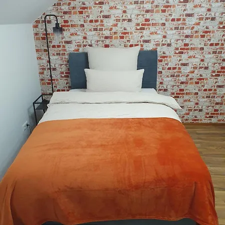 & Business - 3-bedroom House Apartamento