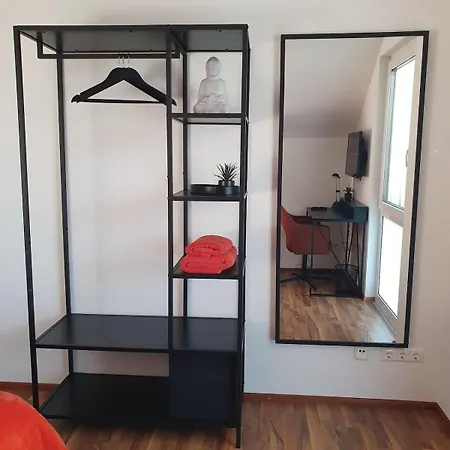 & Business - 3-bedroom House Apartamento