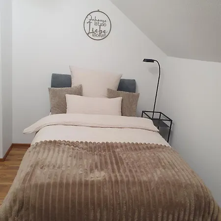 & Business - 3-bedroom House Apartamento