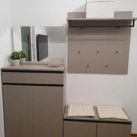 & Business - 3-bedroom House *