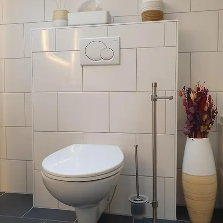 & Business - 3-bedroom House *