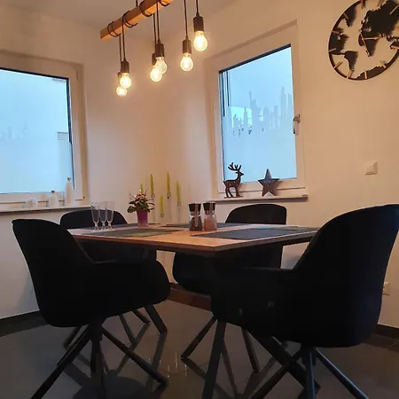 & Business - 3-bedroom House Apartamento Karlsruhe